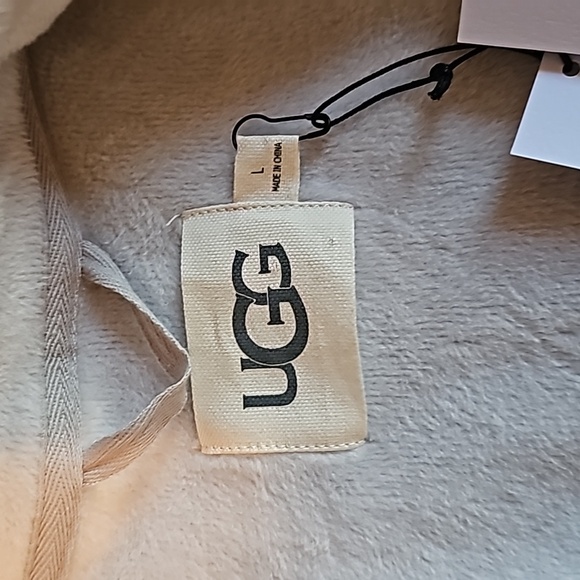NWT women's UGG ROBE.Size L,light grey color - Picture 7 of 12